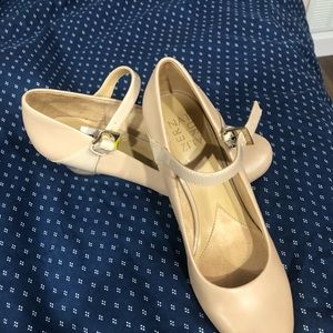 Naturalizer shoes in great condition